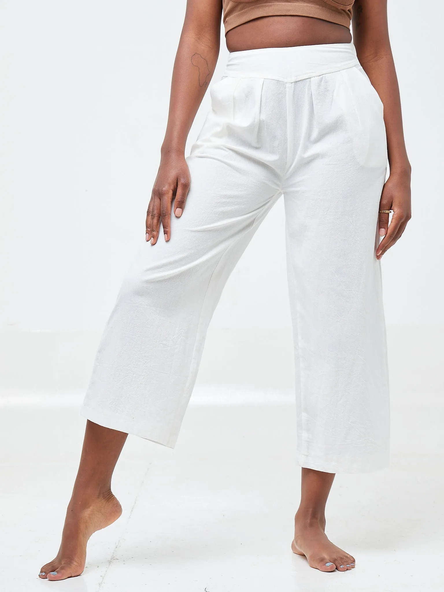 Anika Cheese Cloth Capri Pants - White