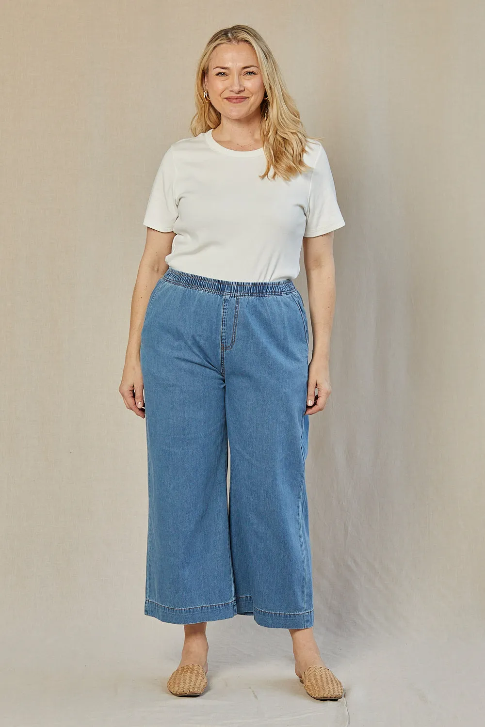 Breezy Chambray Cropped Pant in Light Wash