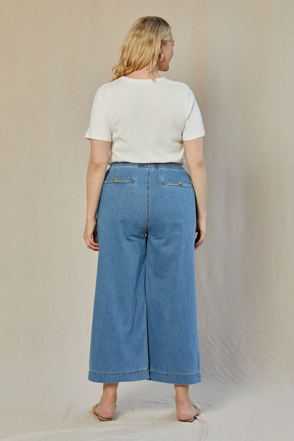 Breezy Chambray Cropped Pant in Light Wash