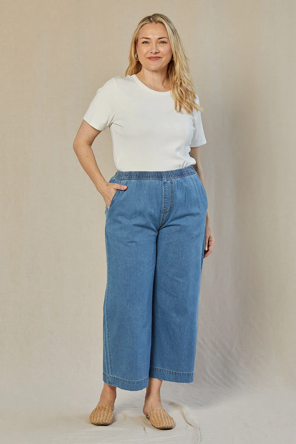 Breezy Chambray Cropped Pant in Light Wash